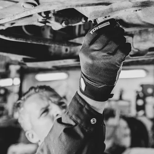 Mécanicien changement d'huile